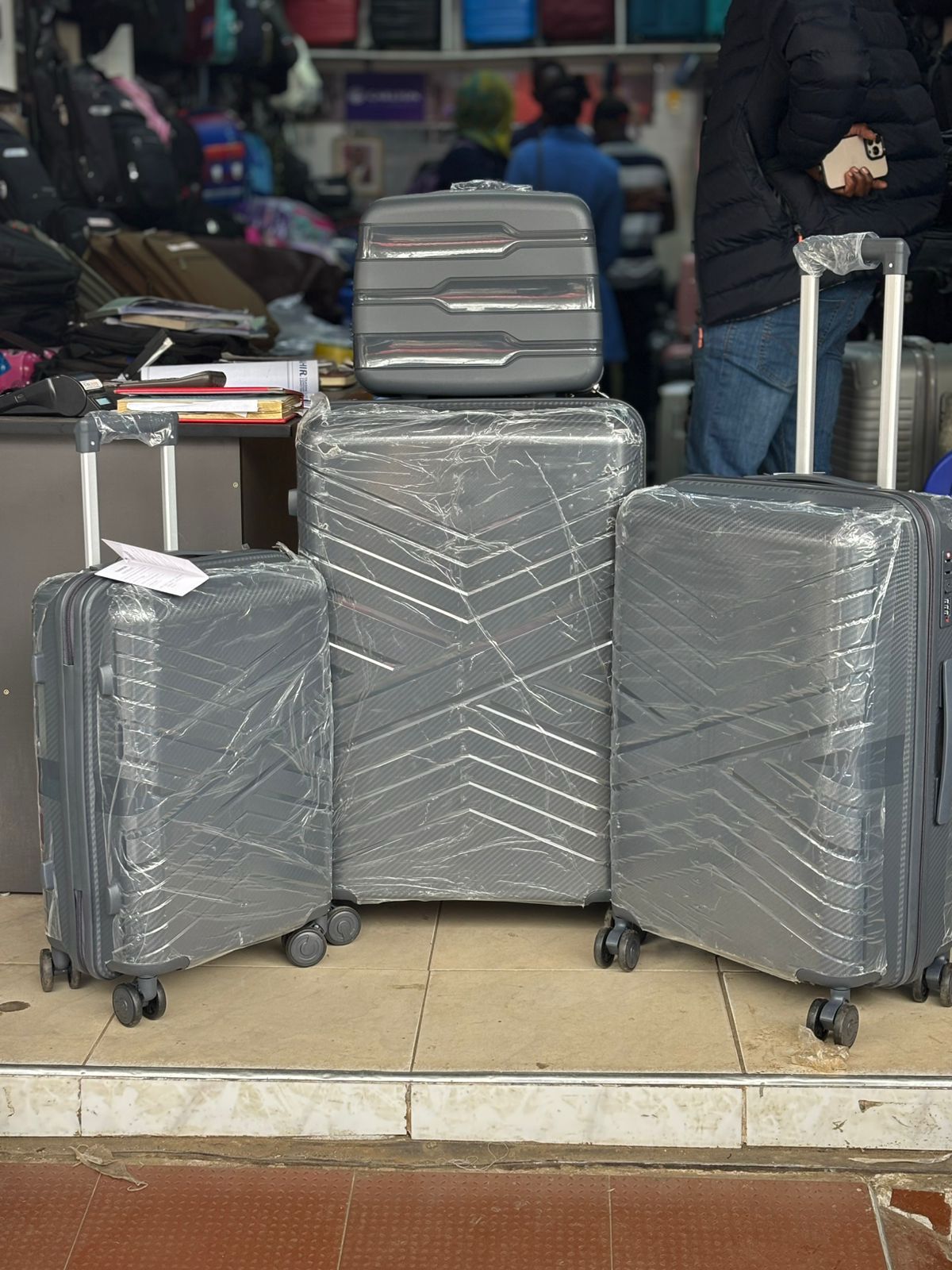 4 n 1 Luxurious Unbreakable PP Suitcase