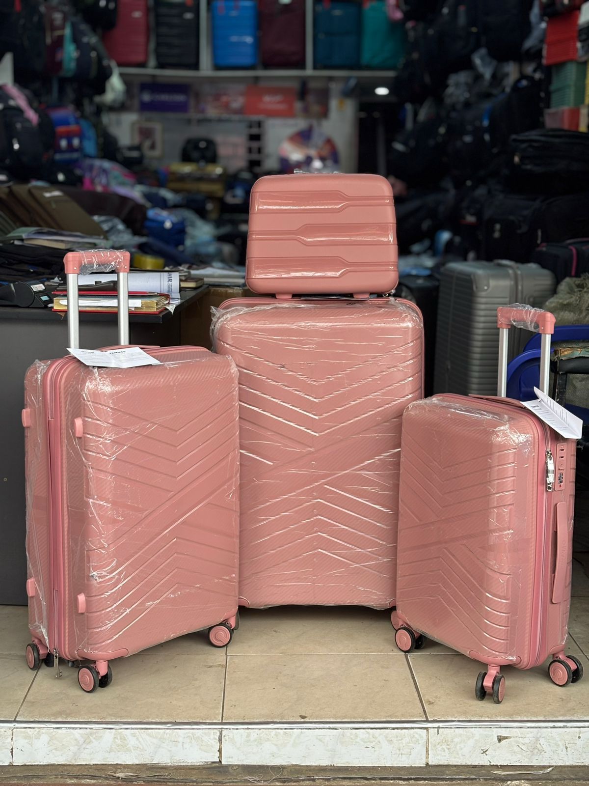 4 n 1 Luxurious Unbreakable PP Suitcase
